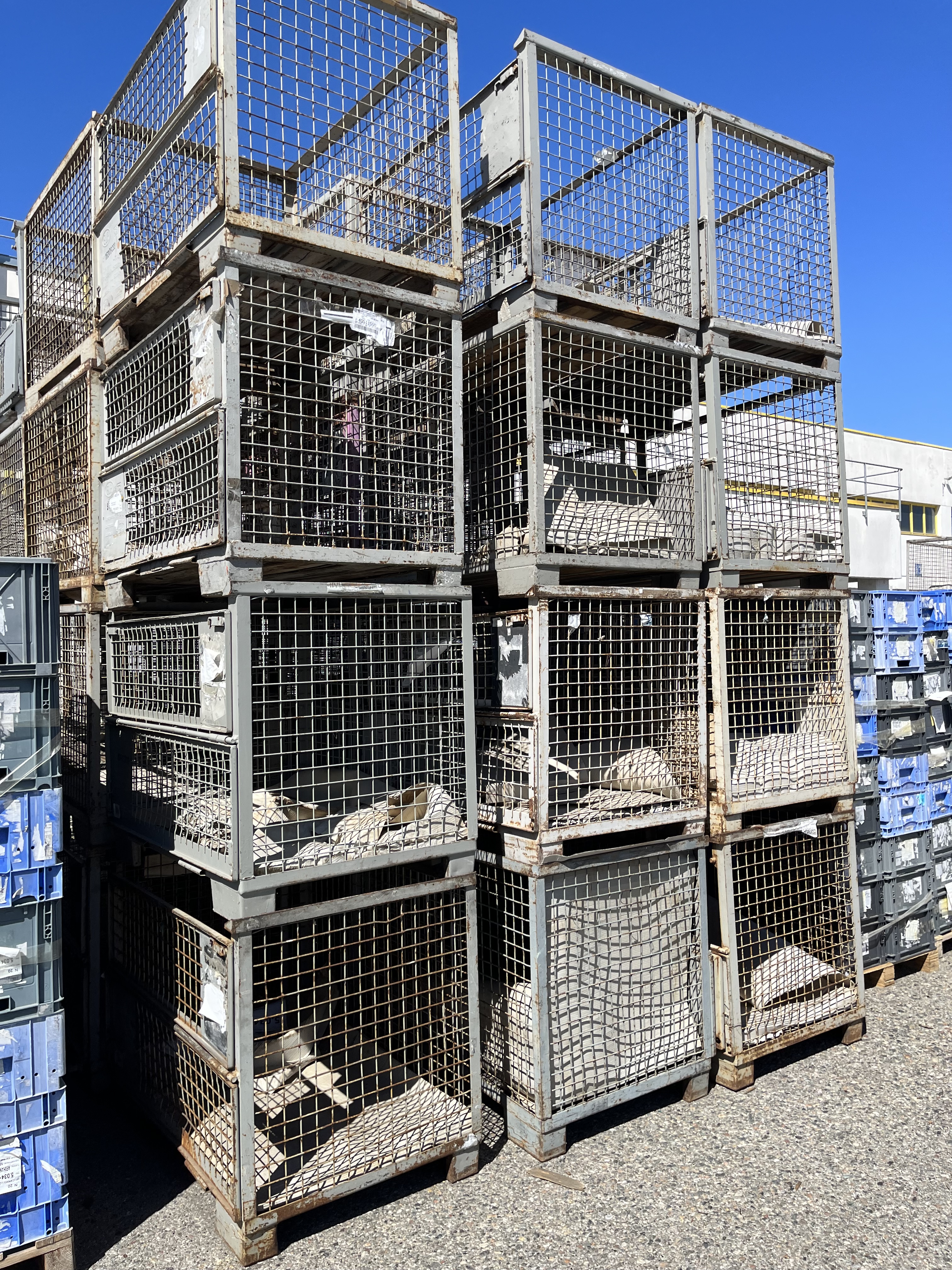 Metallici in rete -  Misure: 120x80xh95 - Pezzi: 84