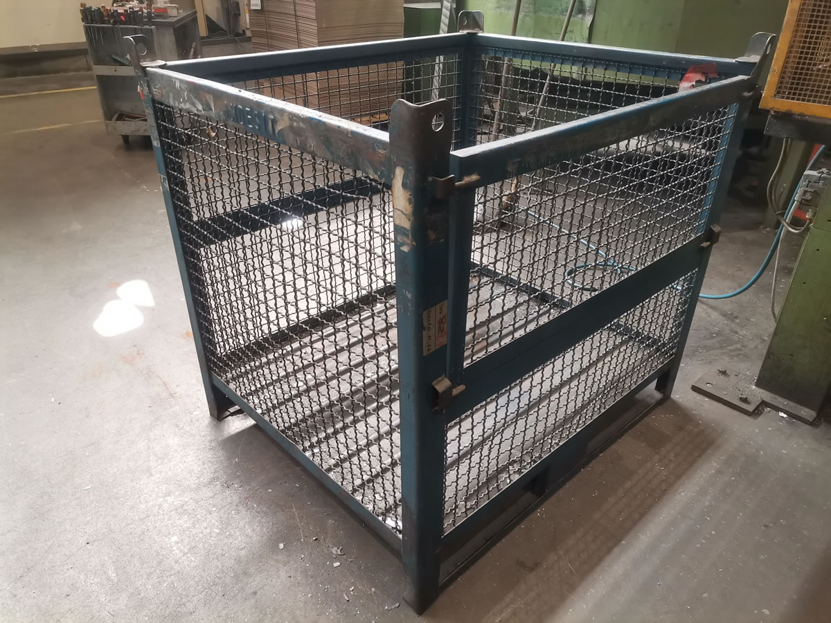 Casse in rete metallica con sportellino laterale - Misure: 1200x1000 x h1100 - Tara 85 kg - Portata 500kg - Pezzi 900